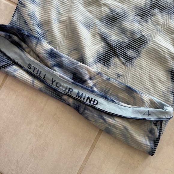 Lululemon Swiftly Tech Tie-Dye Short Sleeve Shirt, Size 4 - Picture 4 of 4